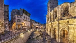 Arles – temperatura, klimat i pogoda przez cały rok
