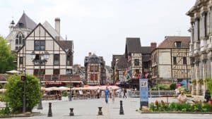 Troyes – temperatura, klimat i pogoda przez cały rok
