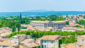 Uzès – temperatura, klimat i pogoda przez cały rok