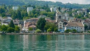 Évian-les-Bains – temperatura, klimat i pogoda przez cały rok
